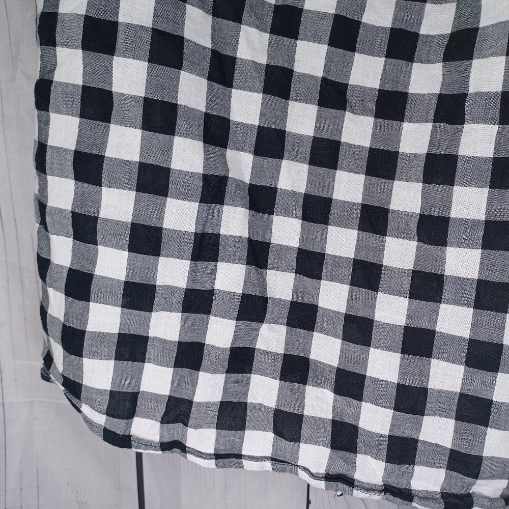 J.Crew Factory black and white plaid button-down v-neck tie front Cropped top - Picture 10 of 11